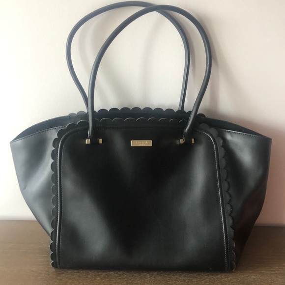 kate spade Handbags - Kate Spade Scalloped Tote! Black!